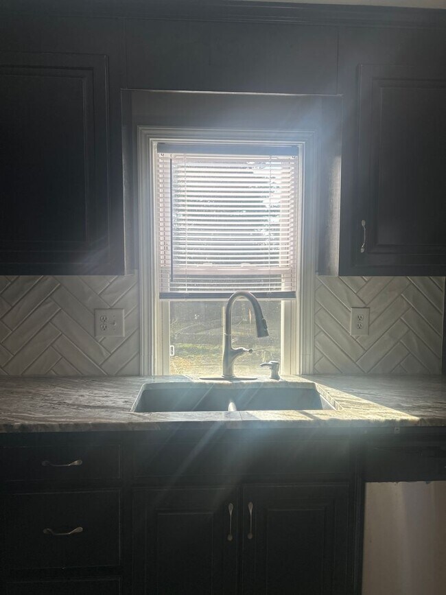 Building Photo - 266 Lilly Way