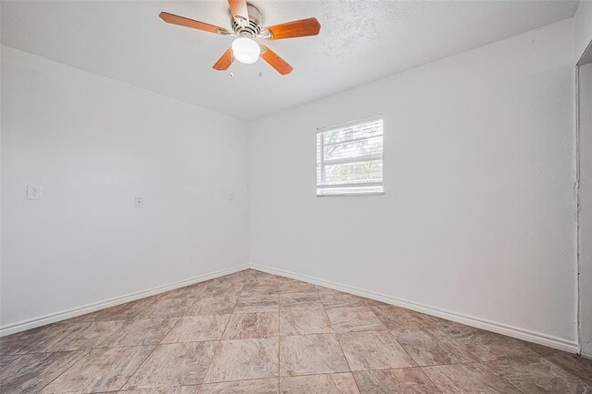 Building Photo - 227 N Austin Dr