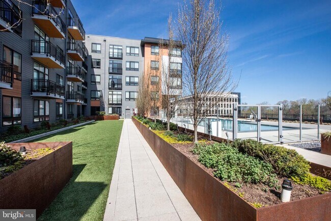 Building Photo - 145 Riverhaven Dr