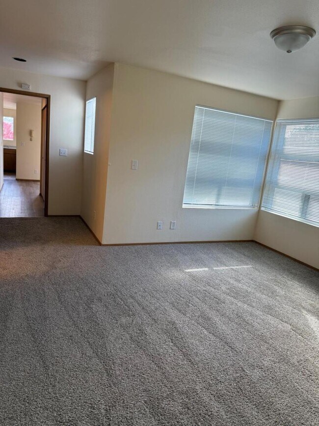 Building Photo - 2 bedroom in Seattle WA 98119