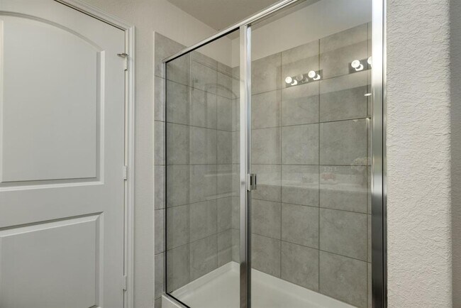 Building Photo - 482 Thornless Cir