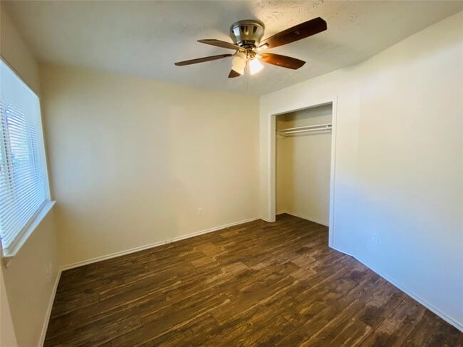 Building Photo - 11018 Almond Grove
