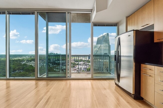 Building Photo - Spacious 1 Bedroom Condo in Heart of Buckh...