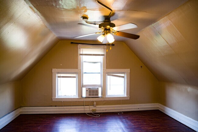 Building Photo - 524-8TH