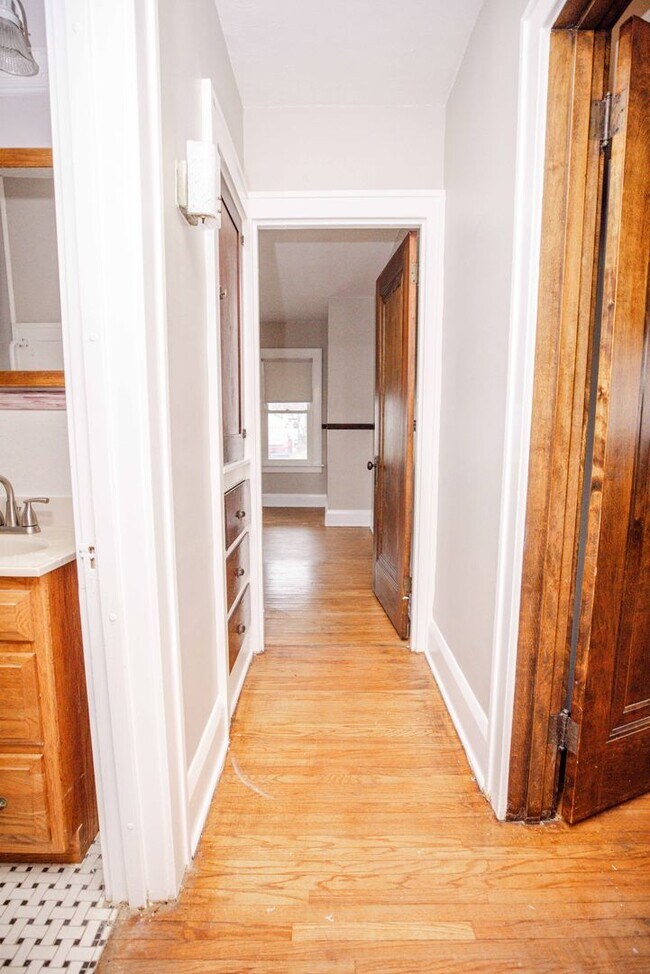 Building Photo - Beautiful two bedroom home with bonus room, fenced in back yard, garage, and full basement!