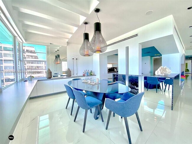 Building Photo - 5255 Collins Ave