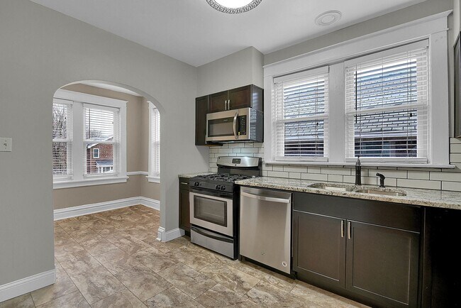 Building Photo - 7725 Brookline Terrace
