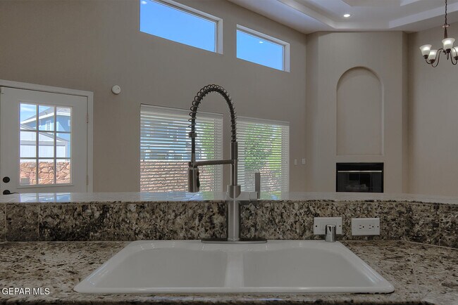 Building Photo - 6030 Laguna Vista Dr
