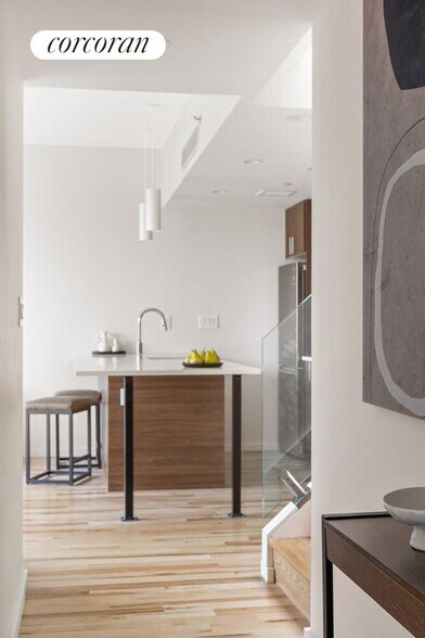 Building Photo - 1064 Hancock St