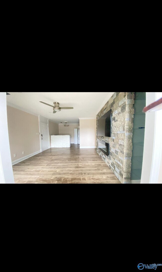 Building Photo - 1409 Liberty Dr