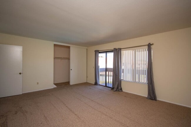 Building Photo - Spacious 3BR Condo with Pool View in Tangl...