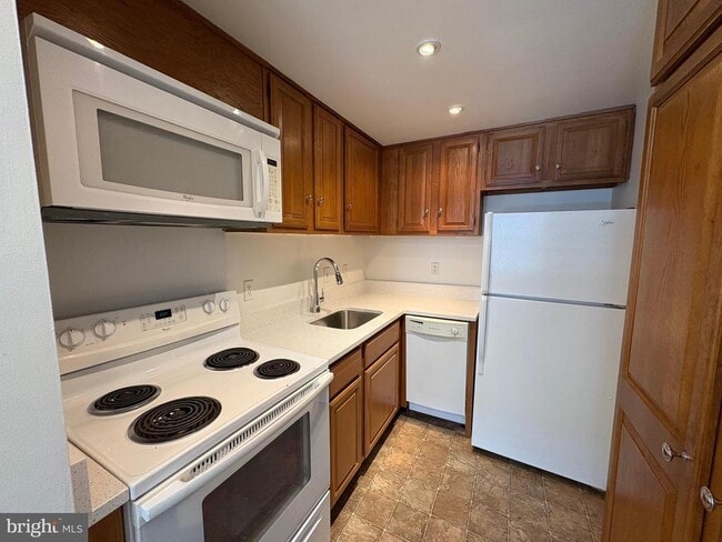 Building Photo - 410 Bashford Ln