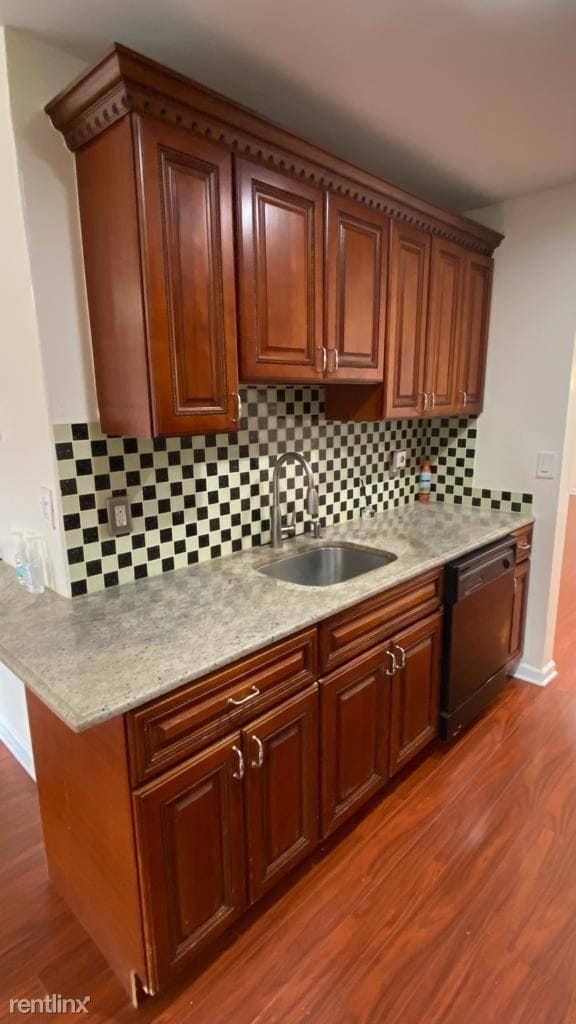 Building Photo - 3 br, 2.5 bath House - B7 Lincoln Ln