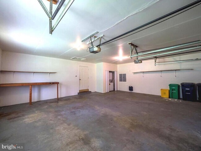 Building Photo - 7701 Croom Rd