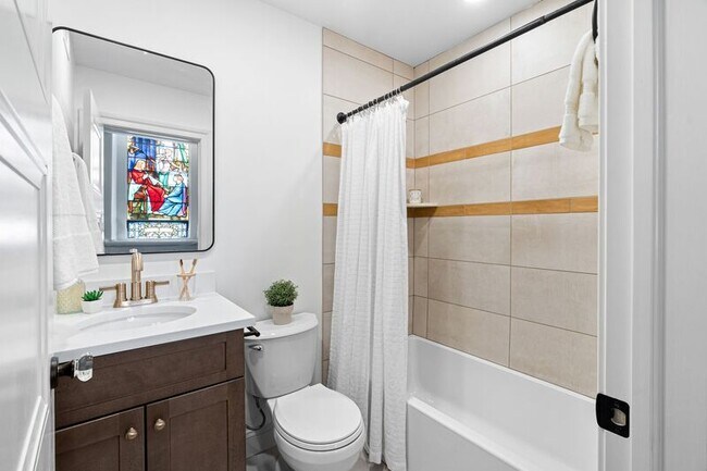 Building Photo - 401 Martin St