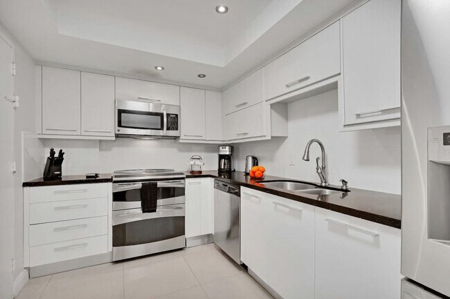 Building Photo - 3801 S Ocean Dr
