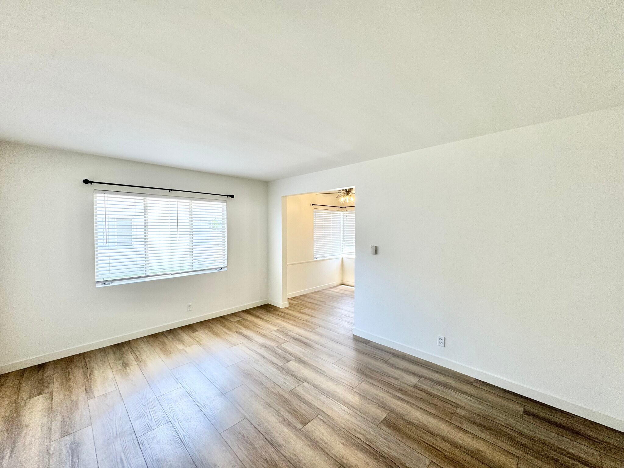 Building Photo - 5625 W Jefferson Blvd