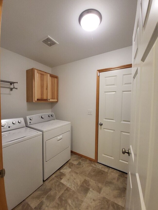 Building Photo - 3 Bedroom 2.5 Bathroom in Napavine