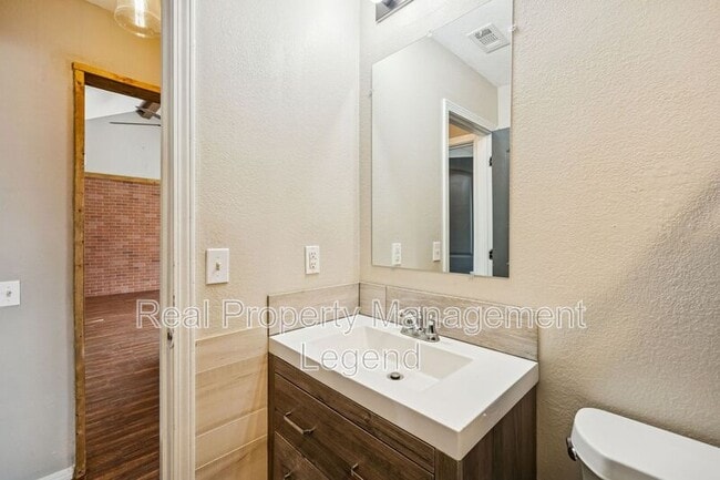 Building Photo - 3740 Racquet Ct