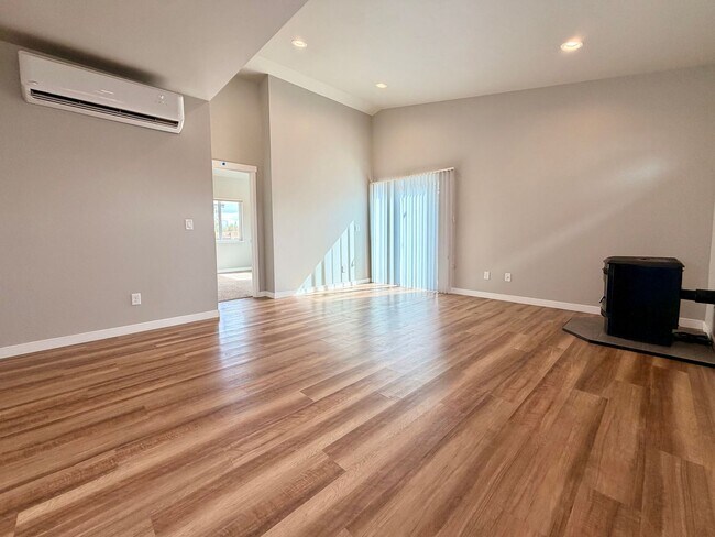 Building Photo - GORGEOUS LA PINE HOME! LARGE FENCED YRD, PELLET STOVE, UPGRADED KITCHEN & MORE!!