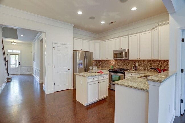 Building Photo - 104 Wellington Trce