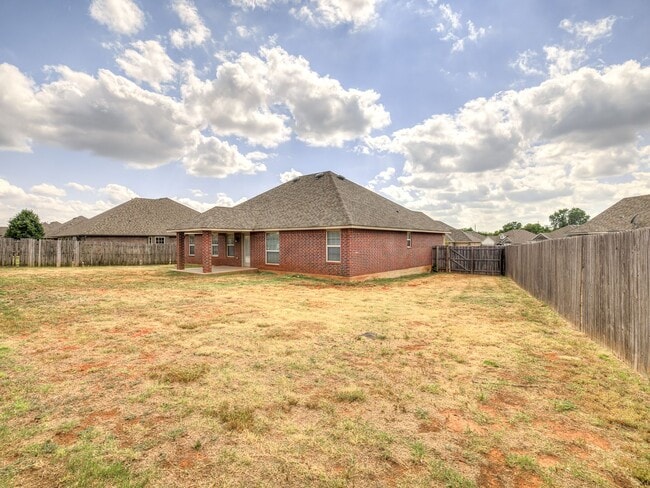 Building Photo - Updated Home + Montague Neighborhood + 3 b...
