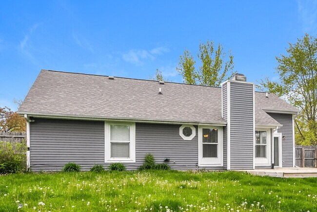 Building Photo - 5453 Vicksburg Dr