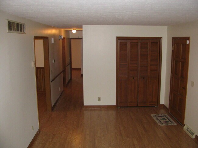 Building Photo - Private Farm House, Lots of Space, Country...