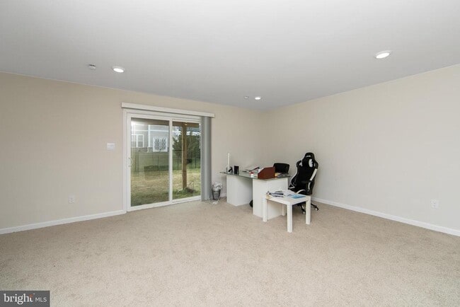 Building Photo - 272 Macoun Way