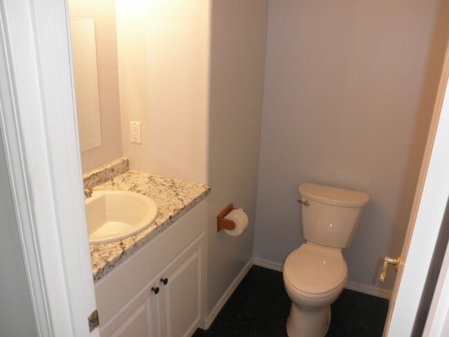 Building Photo - Extra features