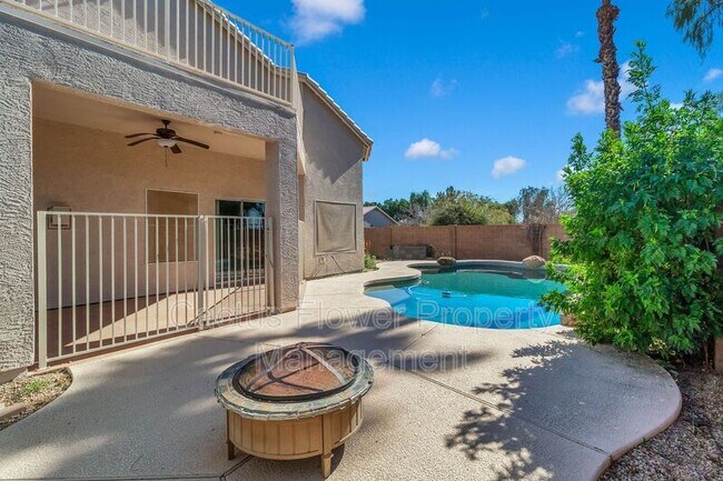 Building Photo - 2524 N Sunrise