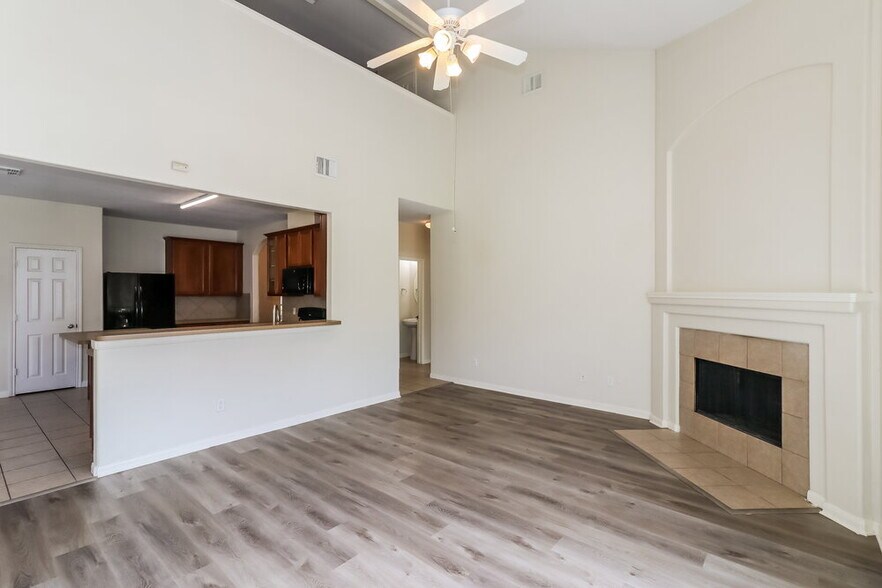 Building Photo - 10007 Barr Lake Dr