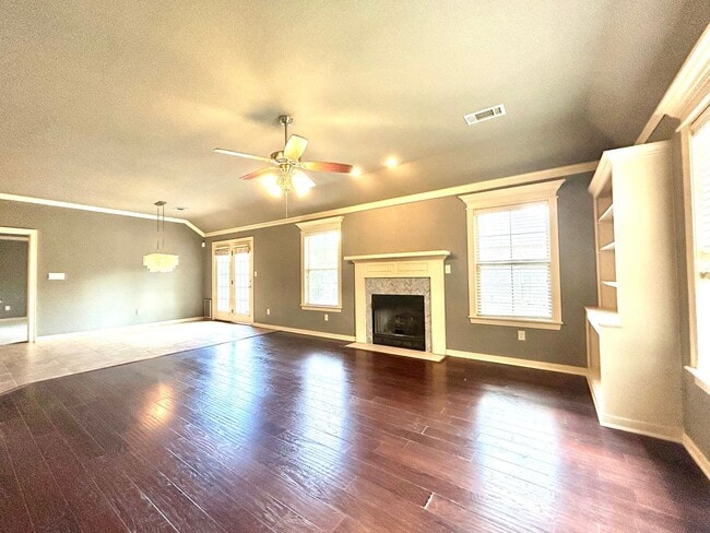 Building Photo - Stunning West Fayetteville Single Family Home