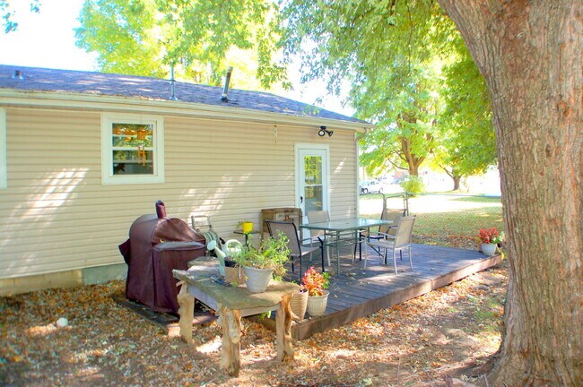 Building Photo - Move In Special! 50% Off First Months Rent