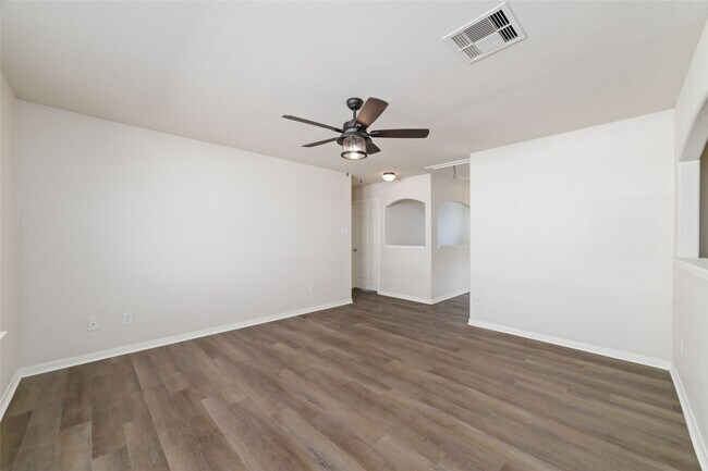 Building Photo - 1190 Stallion Ridge