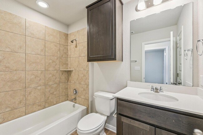 Building Photo - 1737 Fountain Bridge Dr