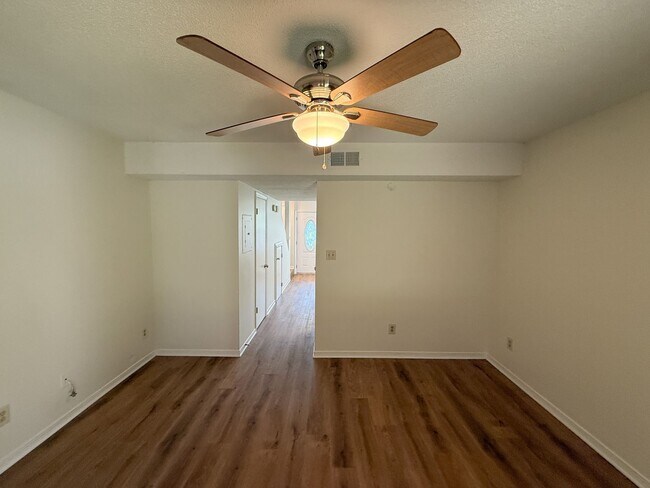 Building Photo - Pet Friendly & Completely remodeled 2 bedroom 1.5 bath townhouse available for rent!