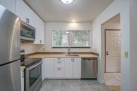 Building Photo - THREE BEDROOM TOWN HOME WITH GARAGE IN HAZEL DELL