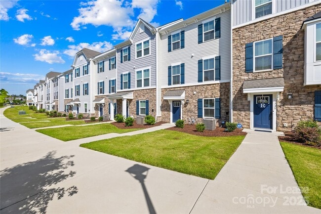 Building Photo - 1725 Aspire St