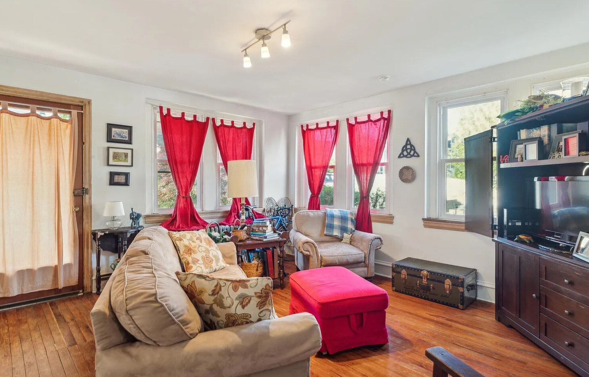 Building Photo - 814 E Hector St