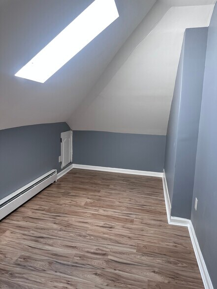 Building Photo - 325 Stebbins Pl