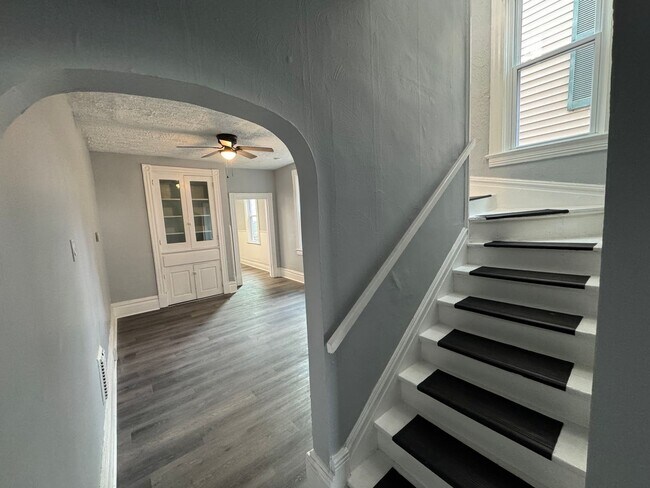 Building Photo - 557-559-559 3rd St