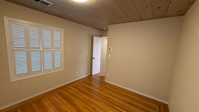 Building Photo - 4172 Howe St