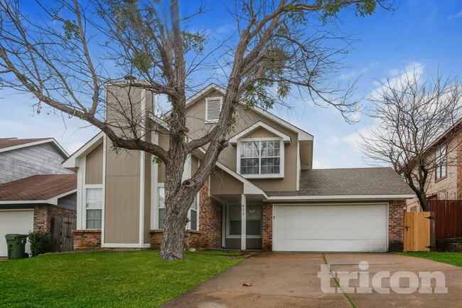 Building Photo - 822 Foxridge Dr