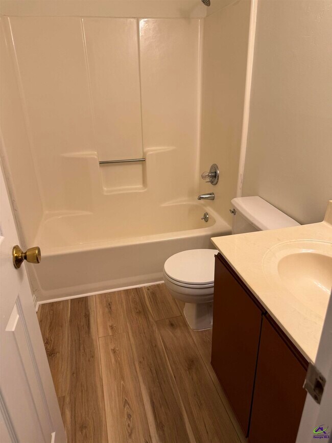 Building Photo - 421 Granada Terrace