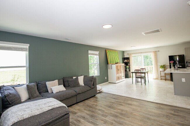 Building Photo - "Charming 3-Bed Oasis with 2.5 Baths on Century Lane, Cameron – Spacious 1744 sq. ft. Retreat!"