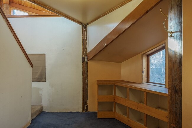 Building Photo - Cozy 2 Bedroom, 1 Bath, With a great Location!