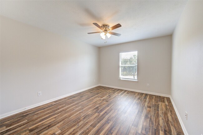 Building Photo - 24615 Lakecrest Bend Dr