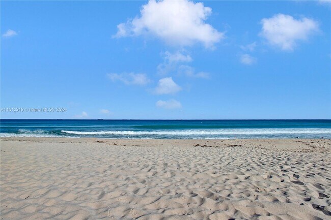 Building Photo - 1104 NE 16th Ave