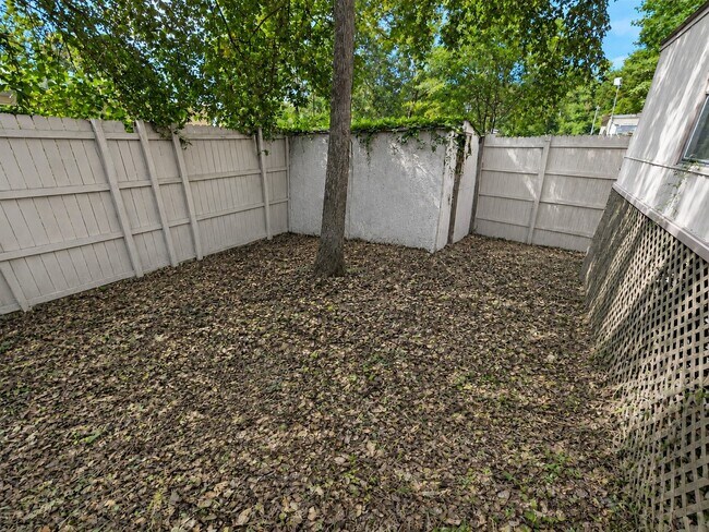 Building Photo - 142 Aspen